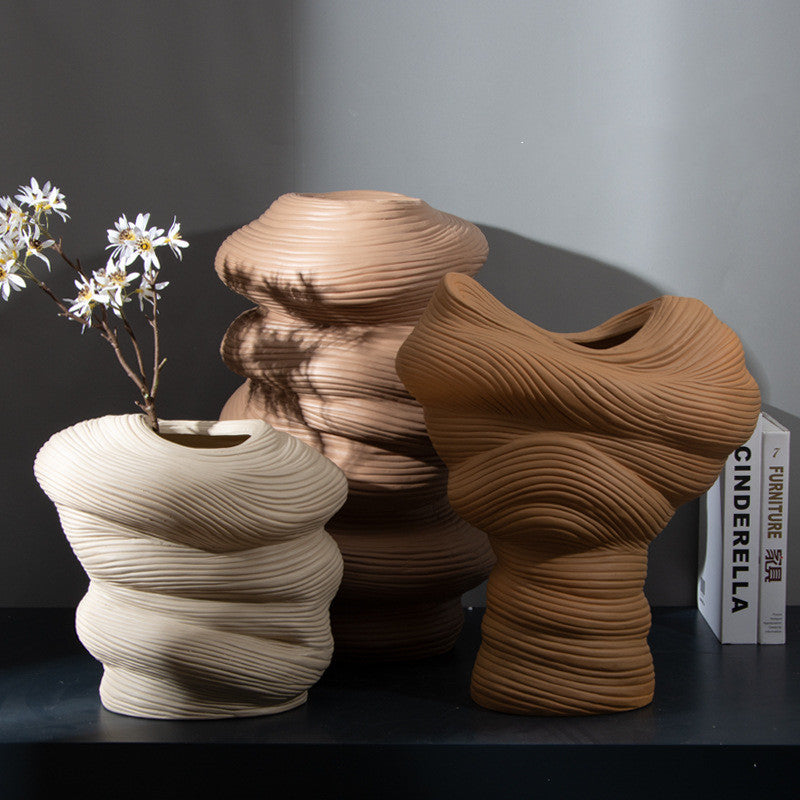 Modern Floral Handicrafts | Minimalist Vases | Supreme Selection